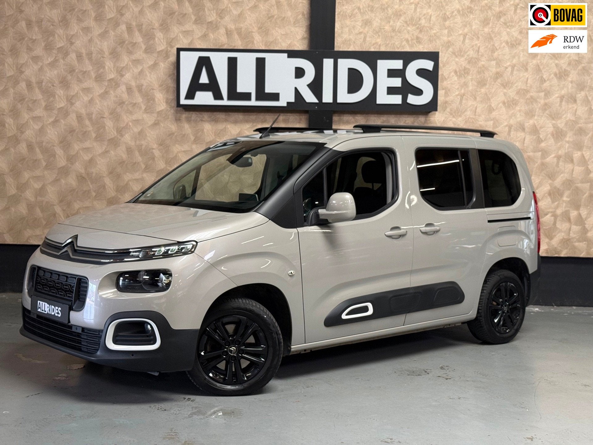 Citroen Berlingo 1.2 PureTech Shine | Camera | Led | Carplay, Dealer onderhouden, Stof, Gebruikt, 1199 cc