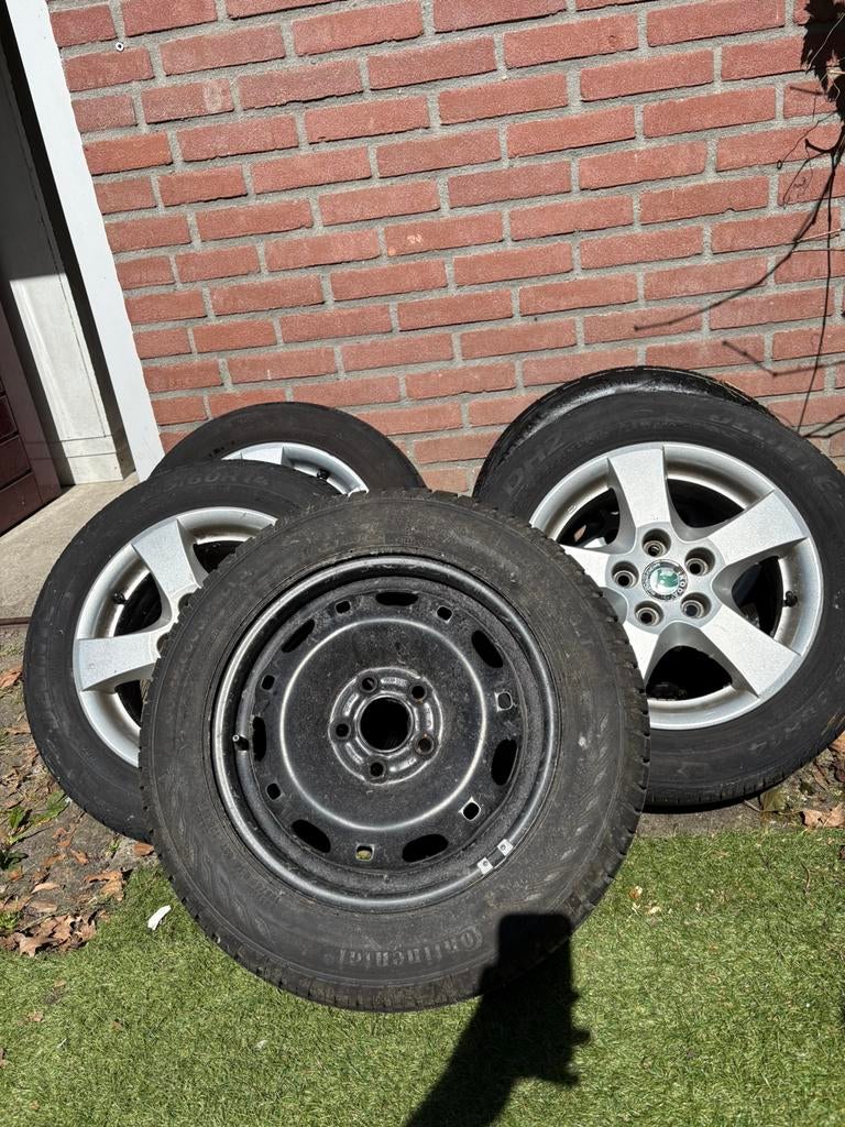 Complete set van 4 originele Škoda velgen met banden, Ophalen, 14 inch, Banden en Velgen, Nieuw