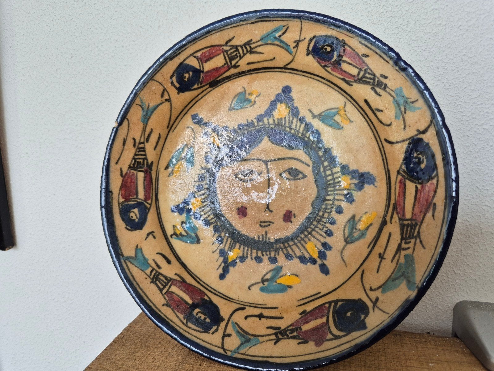Antiek Perzisch Aardewerk Bord  Zonnevrouw met vissen, Ophalen of Verzenden