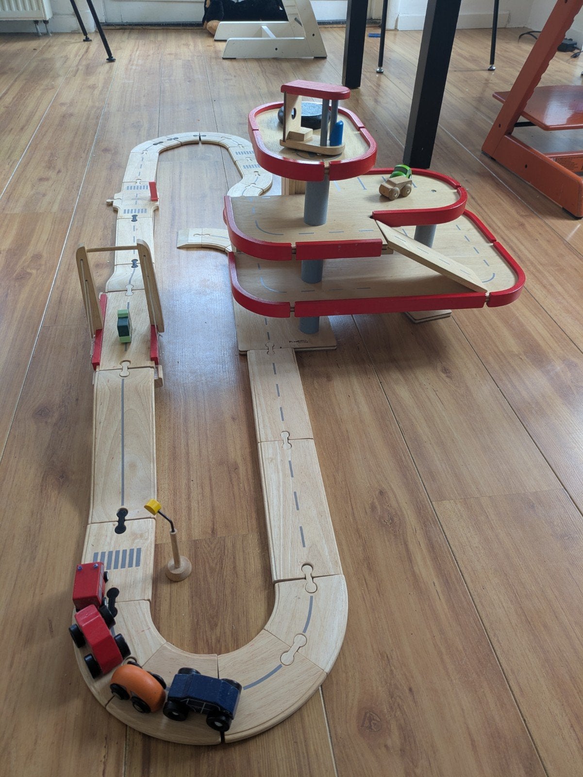 Plan Toys Parkeergarage met wegen en brug, Ophalen, Gebruikt