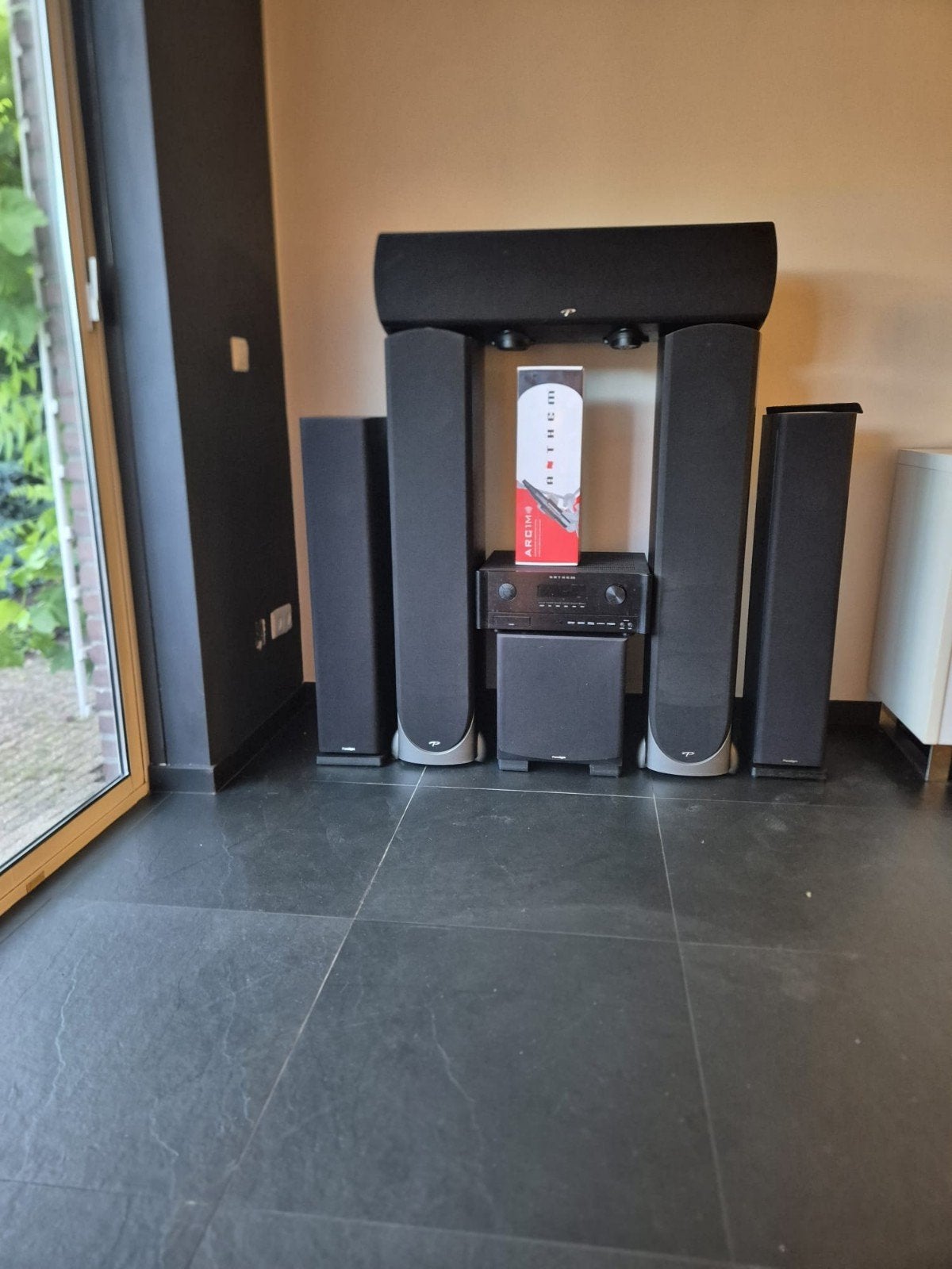Paradigm Luidsprekers 5.1 Set met Anthem MRX 510 Receiver, 70 watt of meer, Zo goed als nieuw, 5.1-systeem, Overige spelers