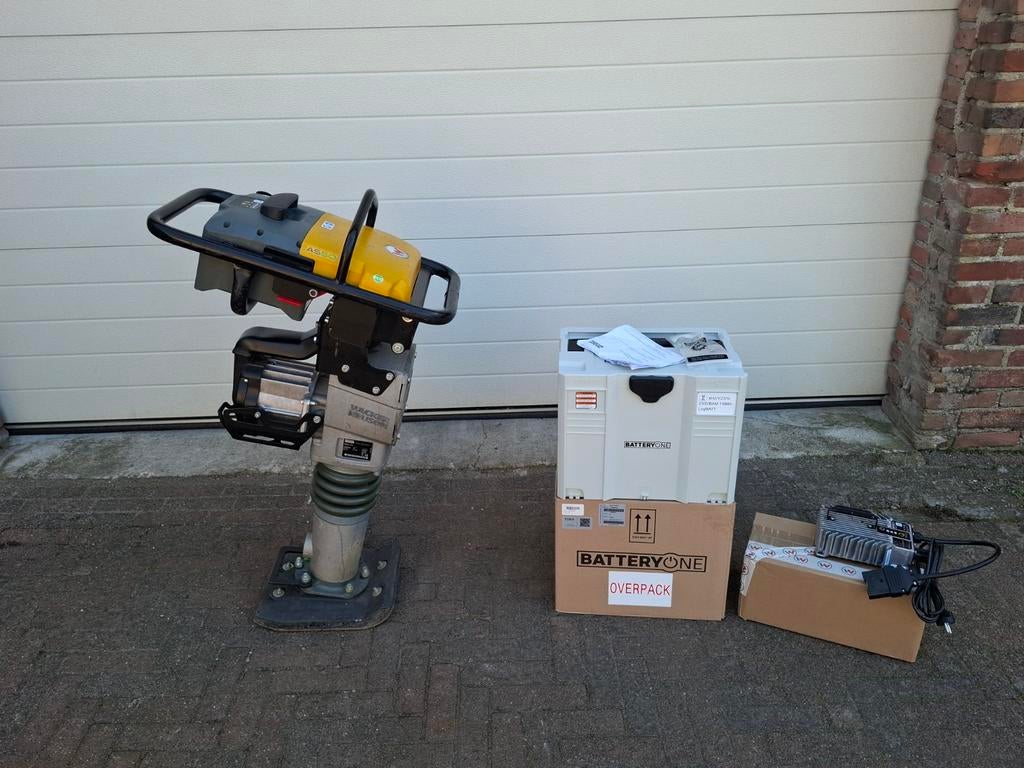 Wacker Neuson AS50 stamper met nieuwe accu en lader, Ophalen