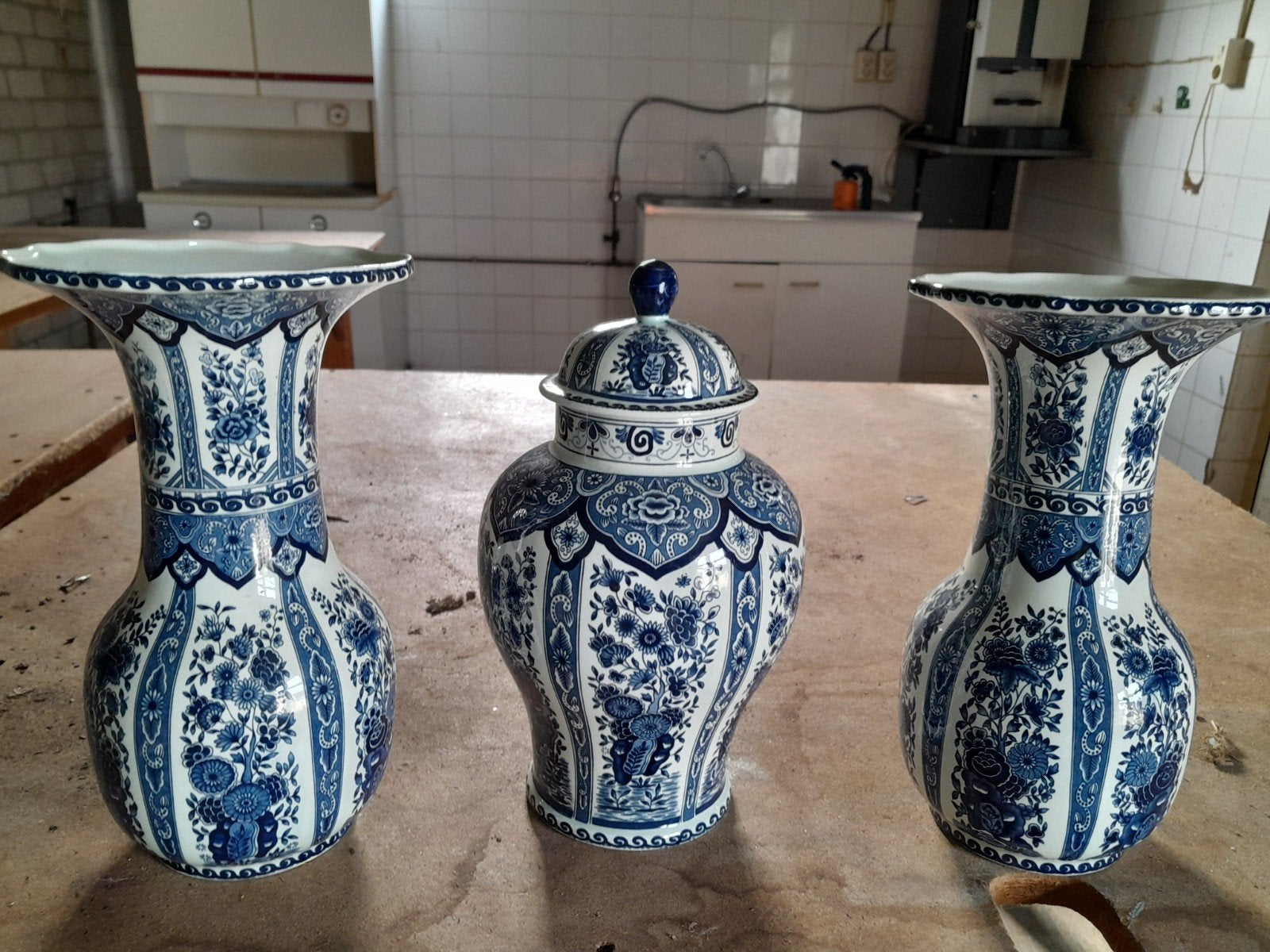 Te koop prachtig delfts blauw Kaststel, Ophalen