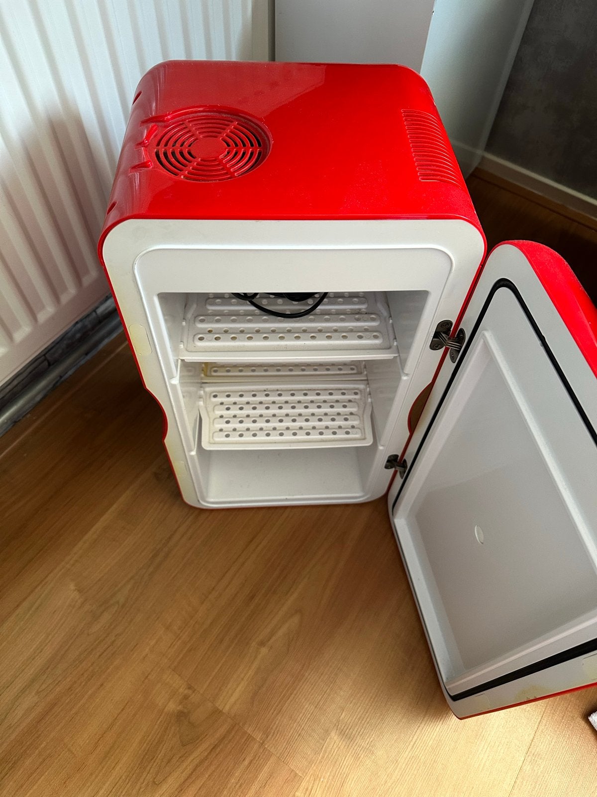 Mobicool Mini Koelkast - Compact en Draagbaar, Witgoed en Apparatuur, Koelkasten en IJskasten, Ophalen, Minder dan 75 liter, Zonder vriesvak