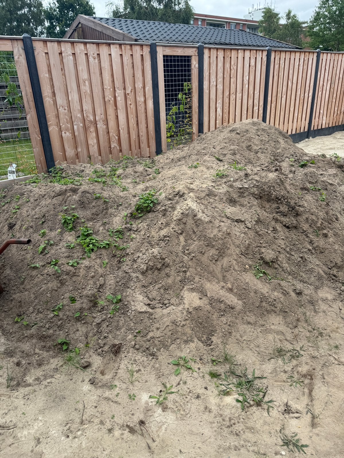 Gratis af te halen: 6 kuub schone zwarte grond / tuinaarde, Tuin en Terras, Ophalen, Tuinaarde