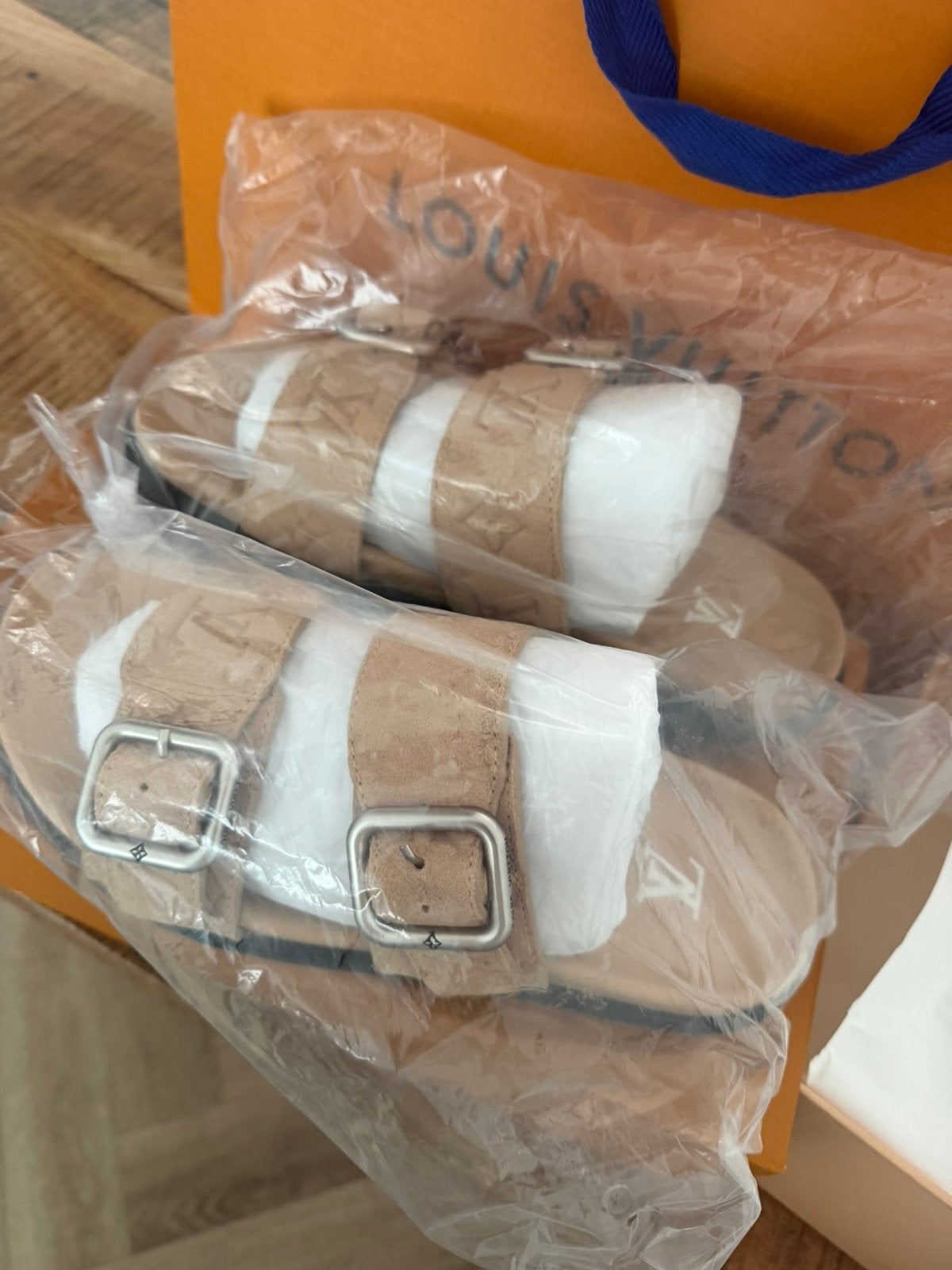 Louis Vuitton sandalen maat 39 – NIEUW / ongedragen, Ophalen of Verzenden, Zo goed als nieuw, Beige, Sandalen of Muiltjes