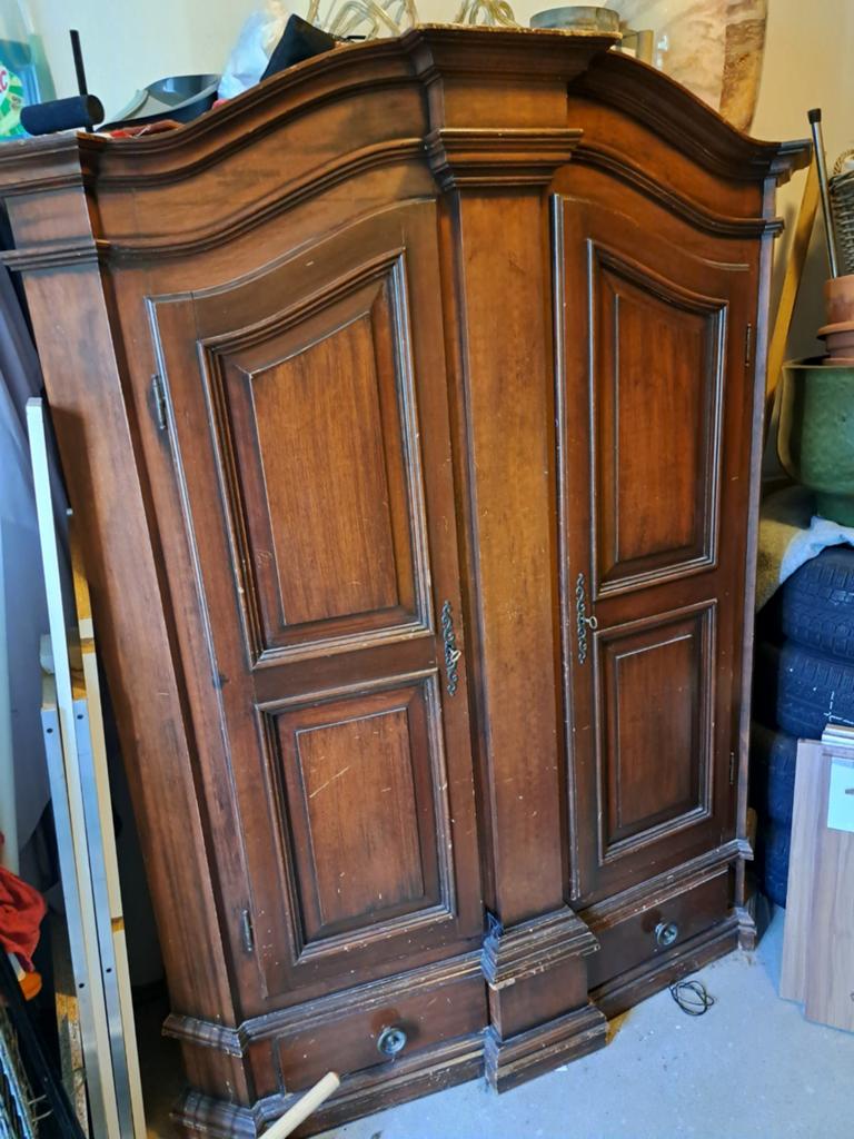 Prachtige Italiaanse massief houten kast, Ophalen