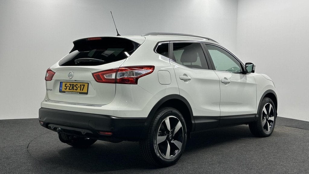 Nissan Qashqai 1.6 Connect Edition TREKHAAK CAMERA NAVI PANO, Voorwielaandrijving, Gebruikt, 4 cilinders, Origineel Nederlands