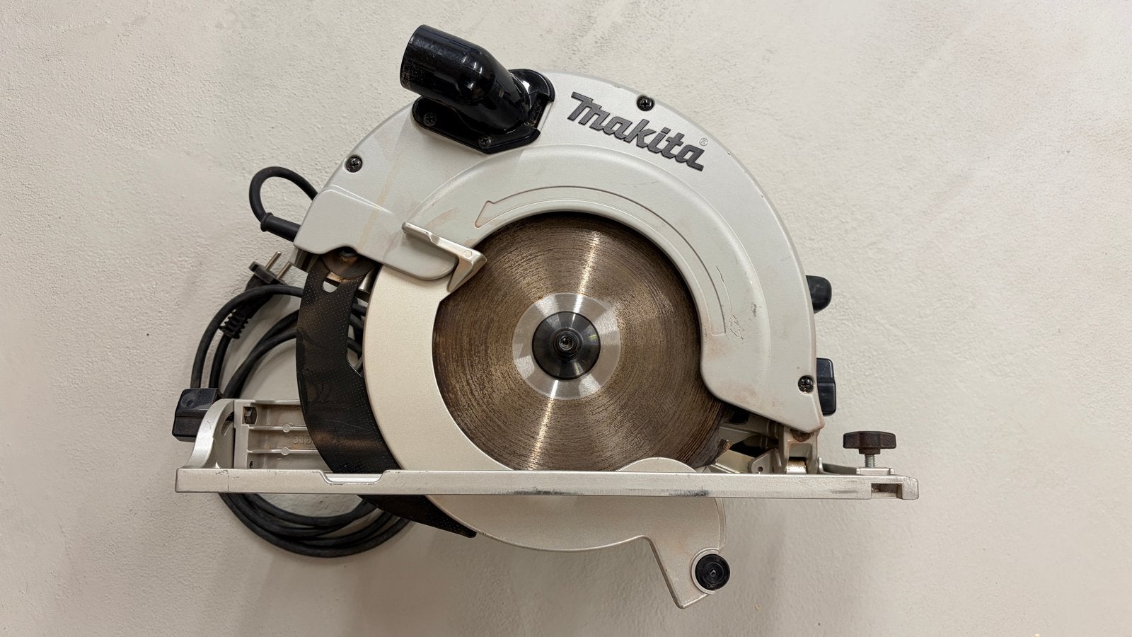 Makita 5903R Cirkelzaag - 2000W, Ø235mm, Ophalen, Gebruikt, Cirkelzaag, 70 mm of meer