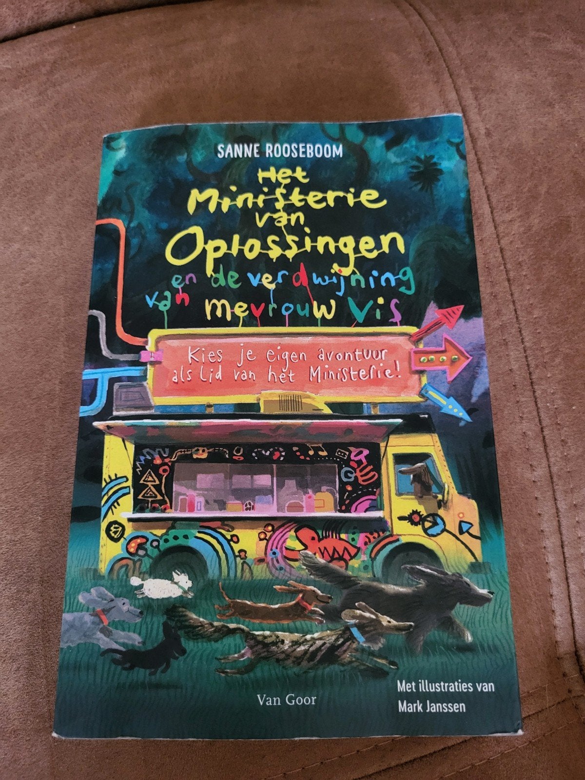 Het Ministerie van Oplossingen - Sanne Rooseboom, Boeken, Ophalen of Verzenden, Zo goed als nieuw, Sanne Rooseboom, Fictie algemeen