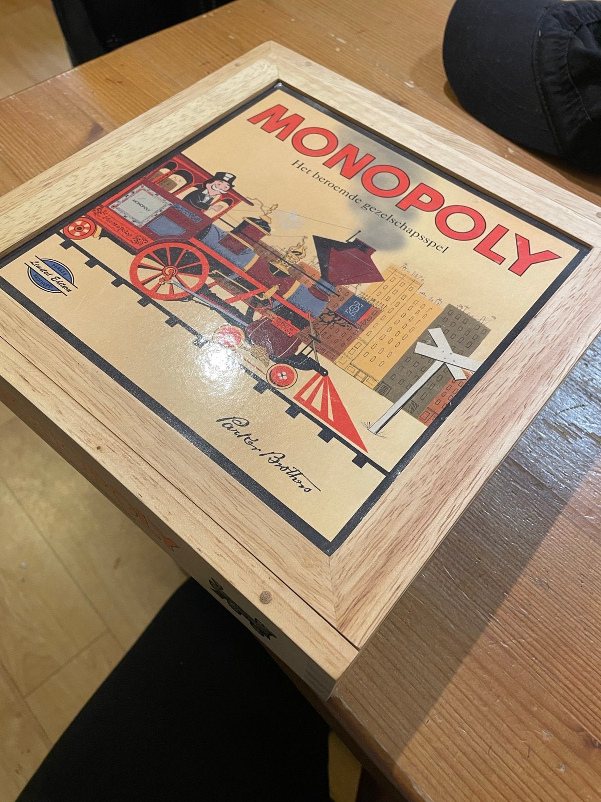Monopoly Houten Editie - Compleet en Zo Goed als Nieuw, Drie of vier spelers, Ophalen of Verzenden, Zo goed als nieuw