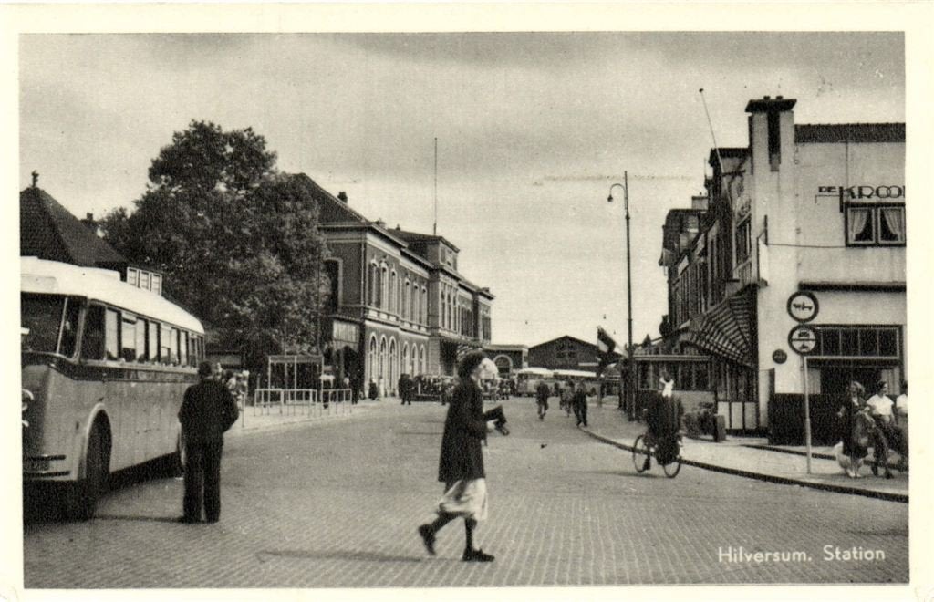 Hilversum. Station - ongelopen, Ophalen of Verzenden, 1940 tot 1960, Ongelopen, Noord-Holland