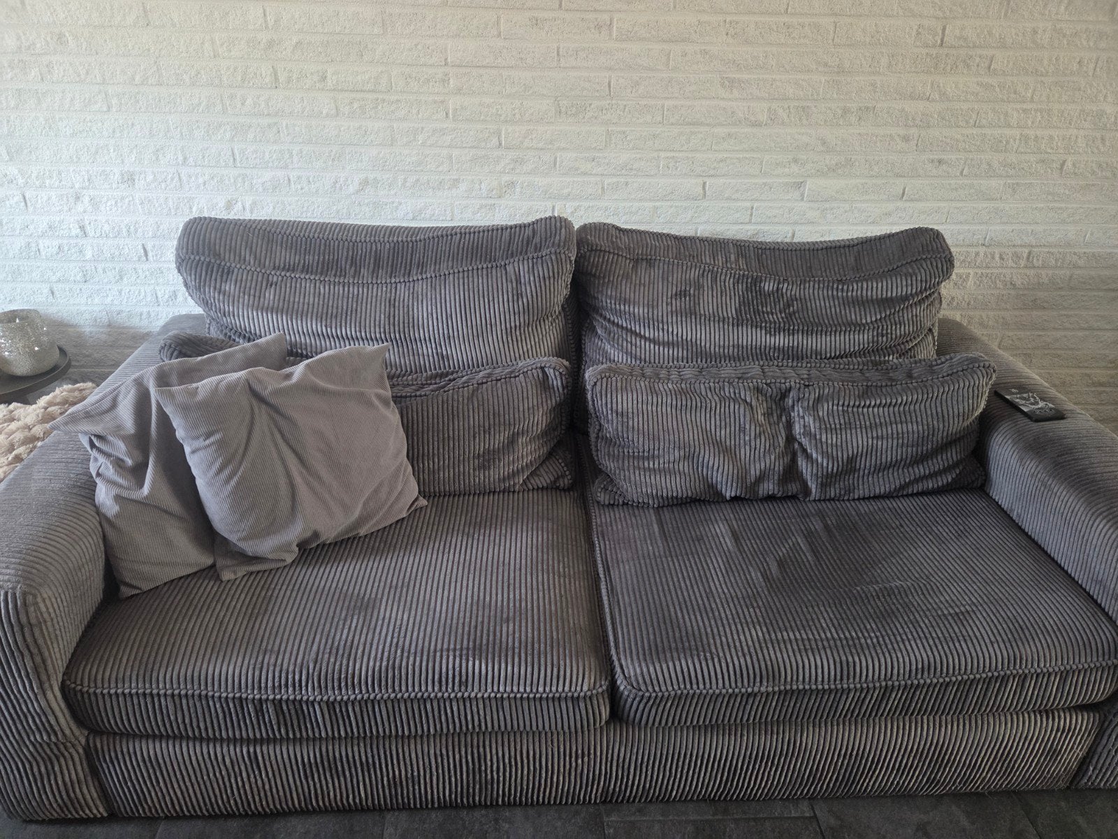 Comfortabele grijze ribstof bank - 2-zits en 3 zits, Huis en Inrichting, Banken | Bankstellen, Ophalen, Modern, Comfortabel, Gebruikt