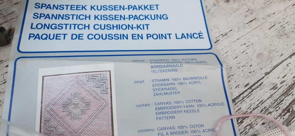 Spansteek kussenpakket om te borduren, Ophalen of Verzenden, Gebruikt, Handborduren, Borduurpakket