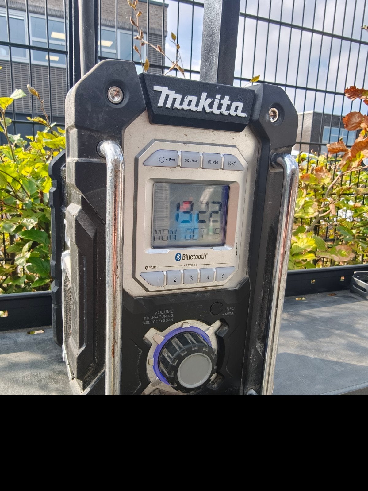 Makita DMR106 Bouwradio met Bluetooth, Ophalen of Verzenden, Gebruikt, Bouwradio