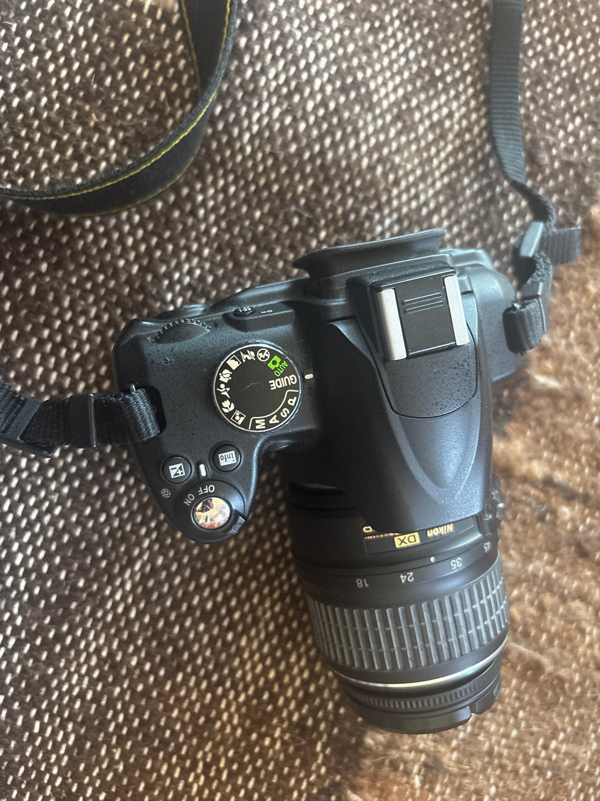 Nikon D3000 spiegelreflexcamera met oplader, Gebruikt, Spiegelreflex, Oplader, Ophalen of Verzenden
