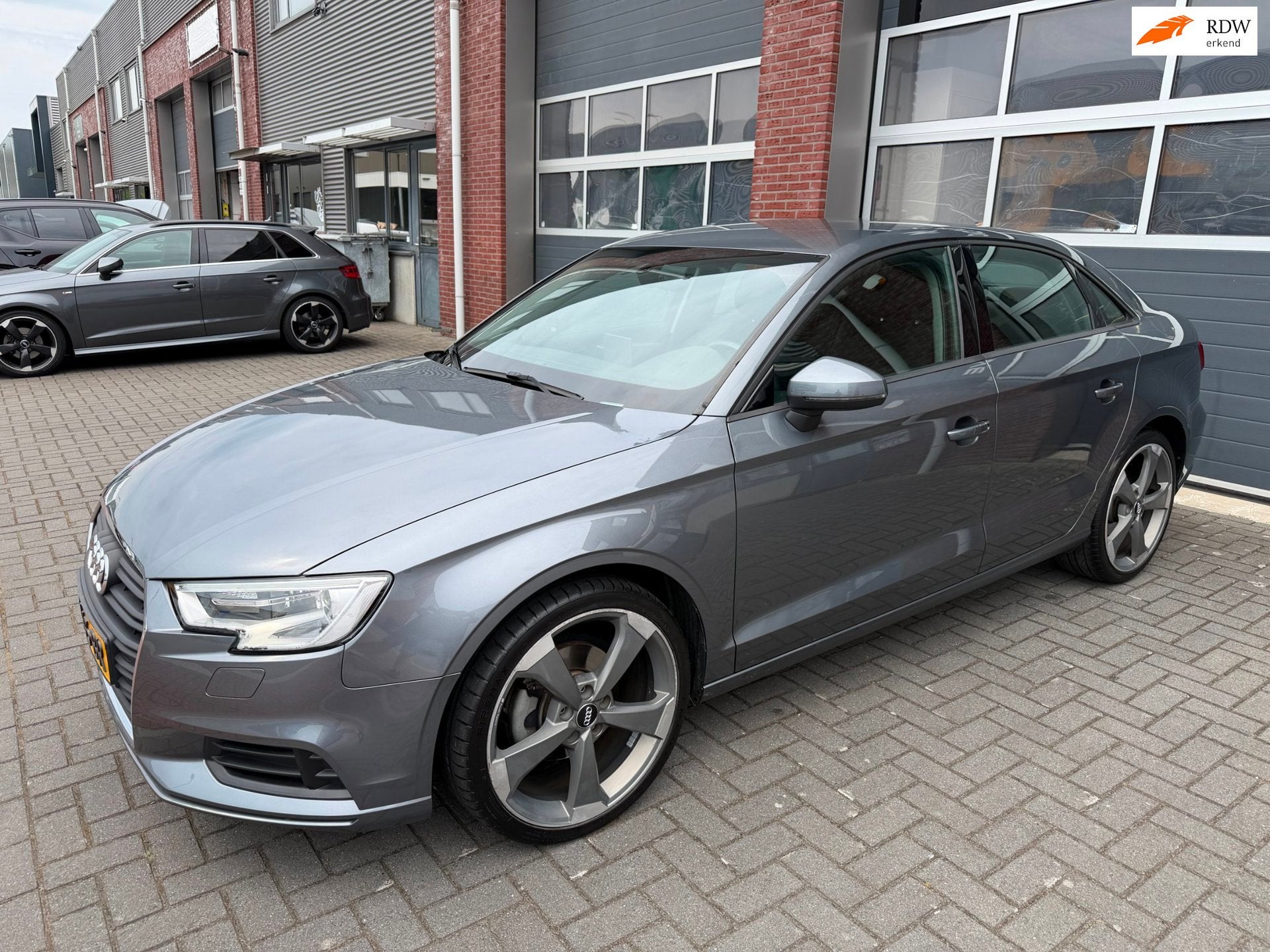 Audi A3 Limousine 1.5 TFSI 150PK LED PDC Stoelverw 62DKM, Auto's, Audi, Voorwielaandrijving, Euro 6, 4 cilinders, 150 pk