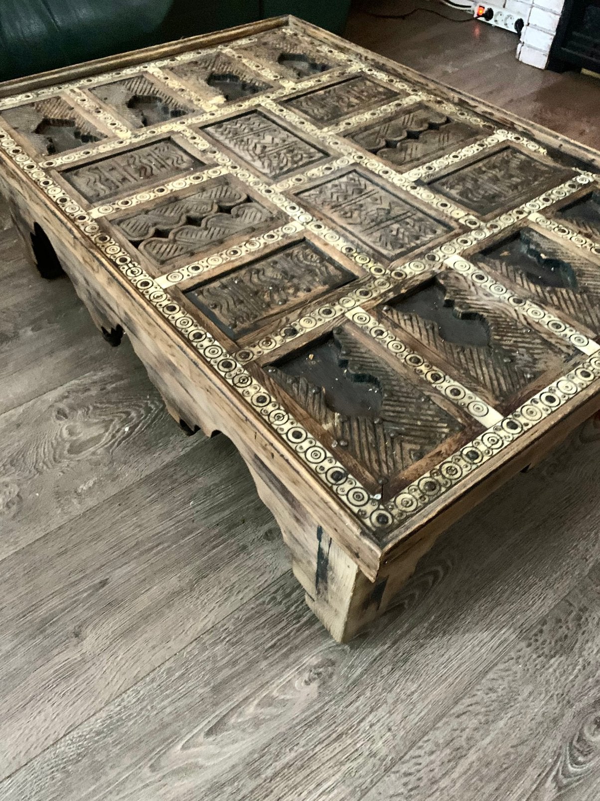 Oude vintage salontafel met ingelegde stukken, Ophalen