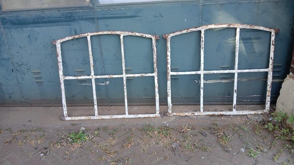 GOEDKOPER 4 zware grote 6 vak gietijzeren stalramen 90bij 82, Antiek en Kunst, Curiosa en Brocante, Ophalen