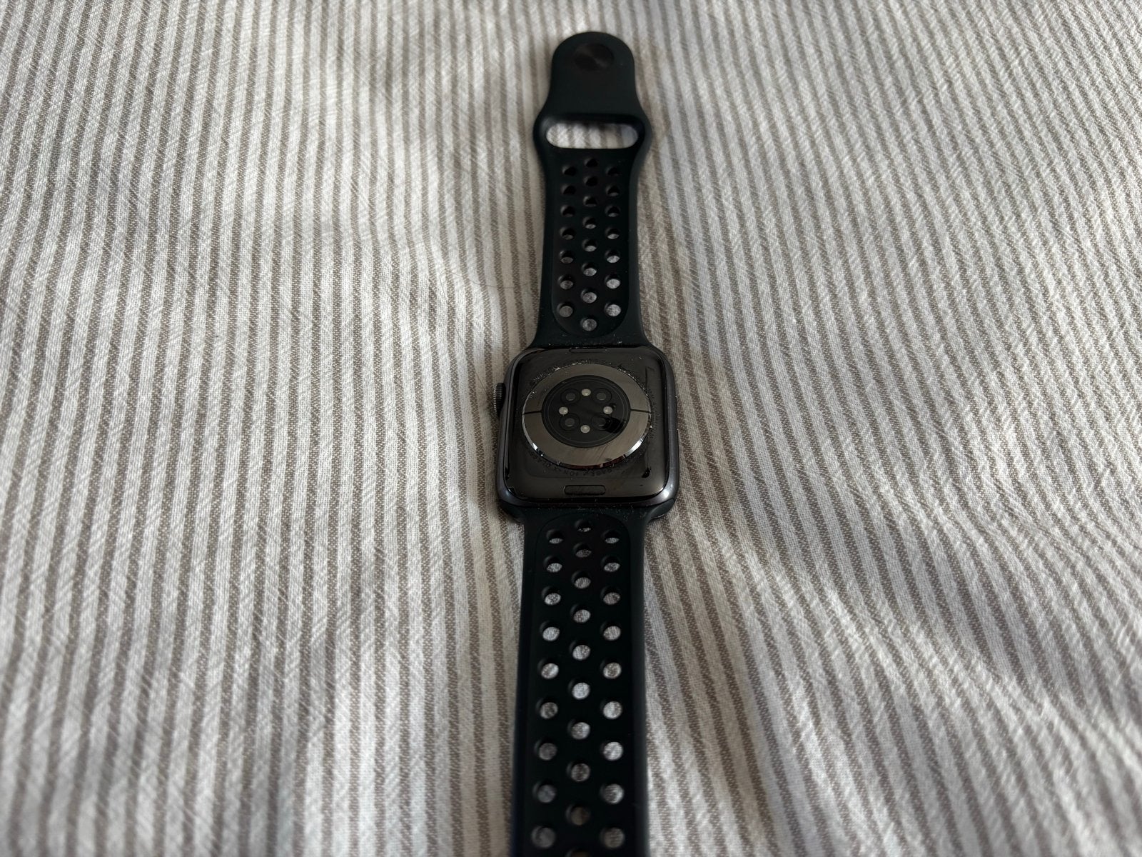 Apple Watch Series 7 Nike serie 45 mm, Sieraden, Tassen en Uiterlijk, Smartwatches, Zwart, IOS, Ophalen of Verzenden, Waterdicht