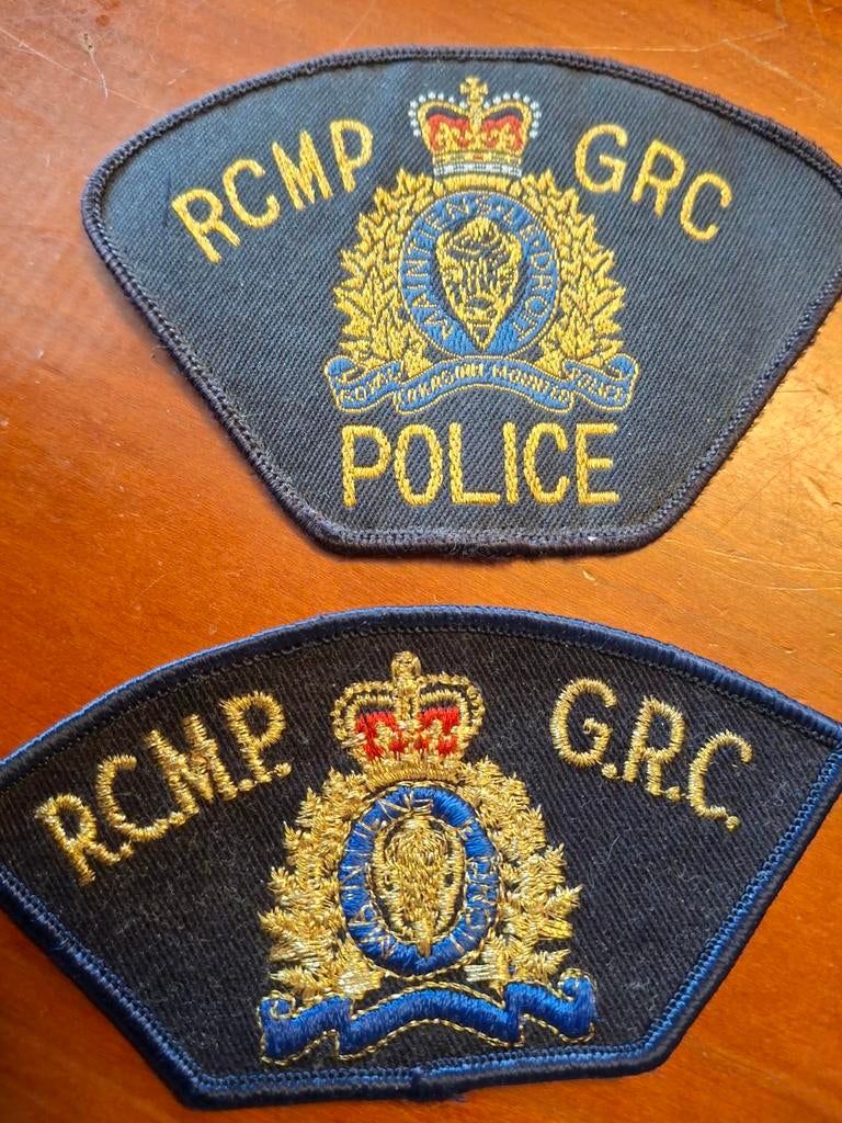 2 RCMP GRC Canada Politie Emblemen - Vintage Patches, Ophalen of Verzenden, Gebruikt