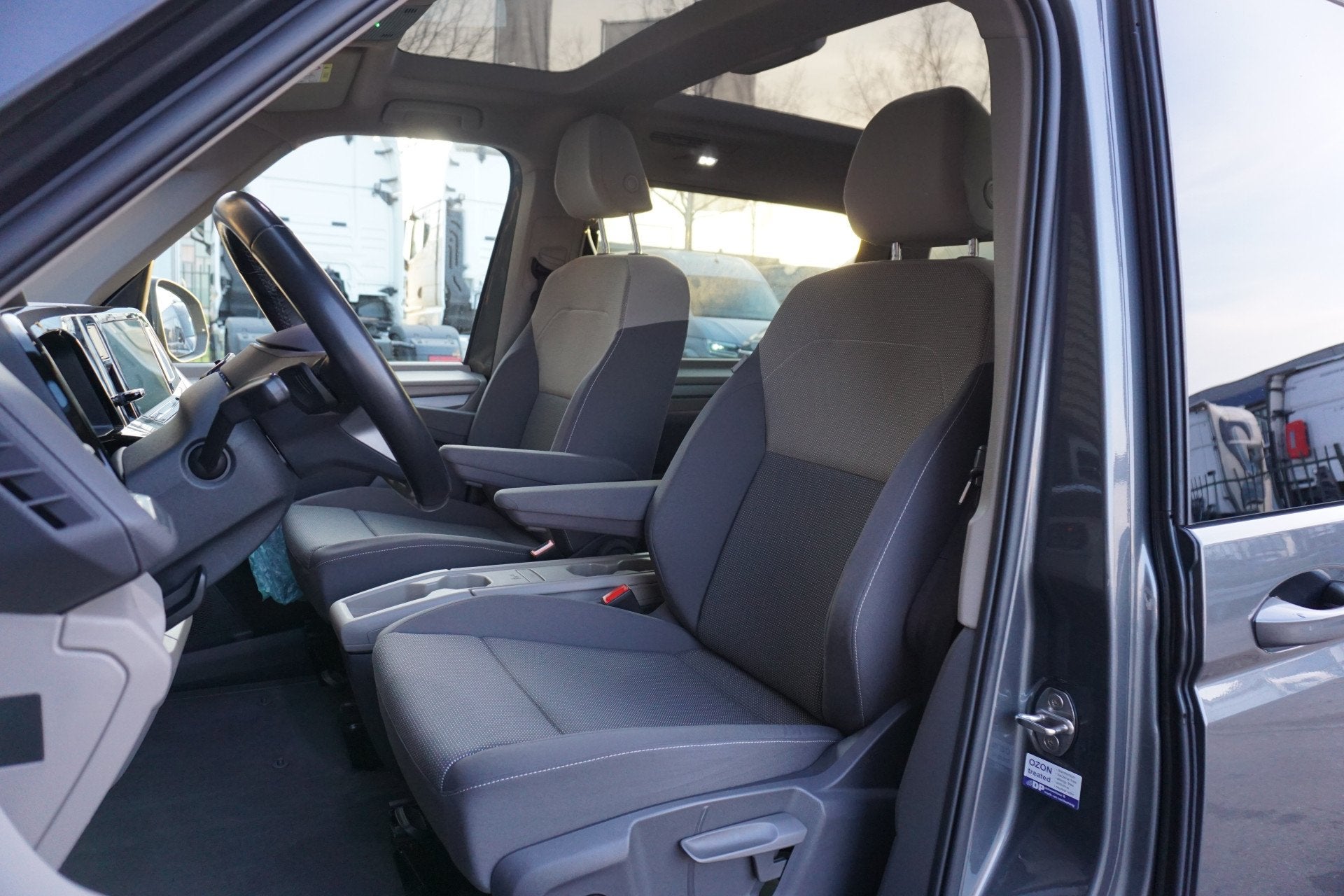 Volkswagen Multivan 1.4 PHEV 218pk L2 Bulli Edition 7 Persoo, Stof, Gebruikt, 138 €/maand, 7 stoelen