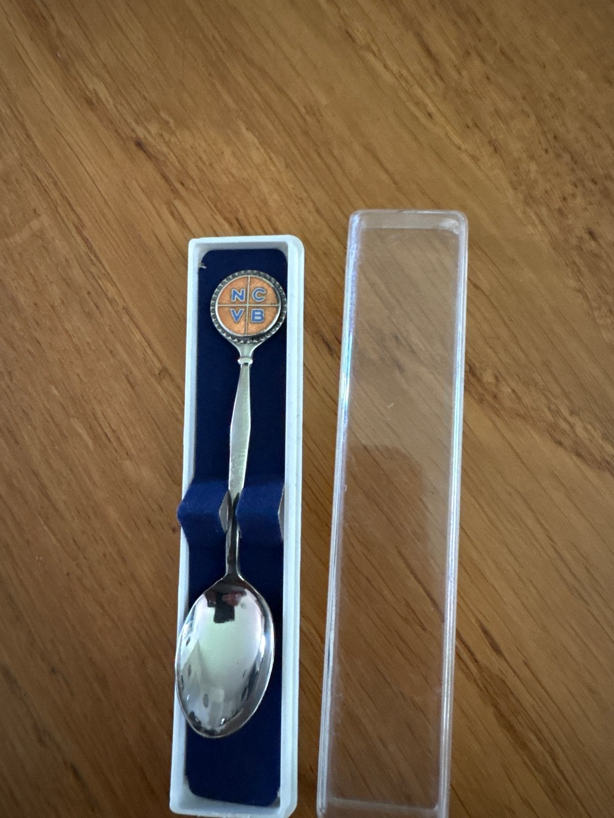 Vintage verzamellepel NCVB met emaille embleem, Ophalen of Verzenden