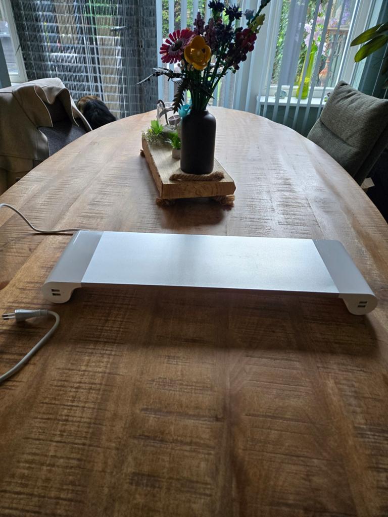 Soundlogic Spacebar monitorstandaard met 4 USB-laadpunten, Computers en Software, IPS, Soundlogic, Ophalen of Verzenden, Zo goed als nieuw