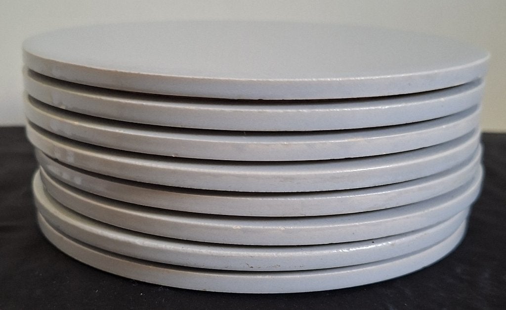 8 Grijze Keramische Onderzetters Ø 15cm met onderkant kurk., Gebruikt, Steen/keramiek, Stapelbaar, Grijs
