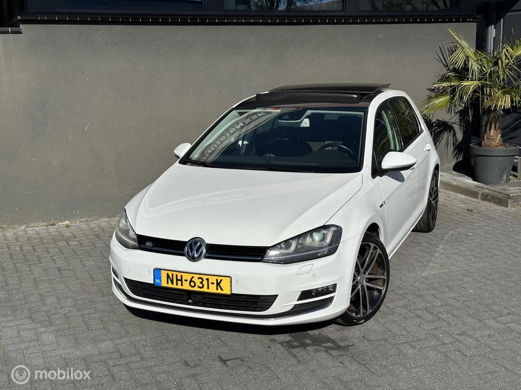 Volkswagen Golf 1.4 TSI ACT Highline R-Line | Pano |Dynaudio, Gebruikt, Euro 6, 4 cilinders, Wit