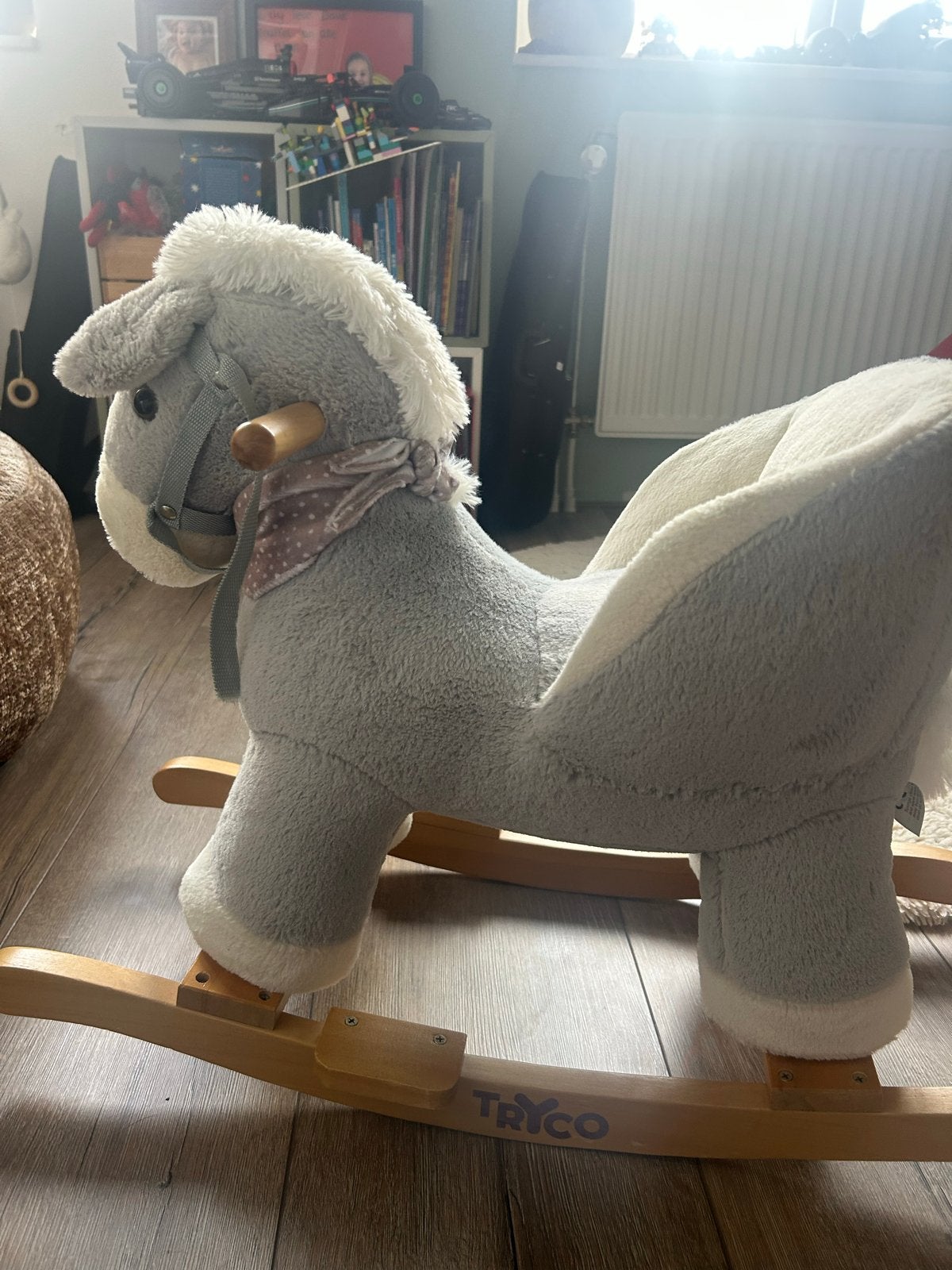 Schattig grijs hobbelpaardje voor de kleintjes, Ophalen of Verzenden, Gebruikt, Jongen of Meisje