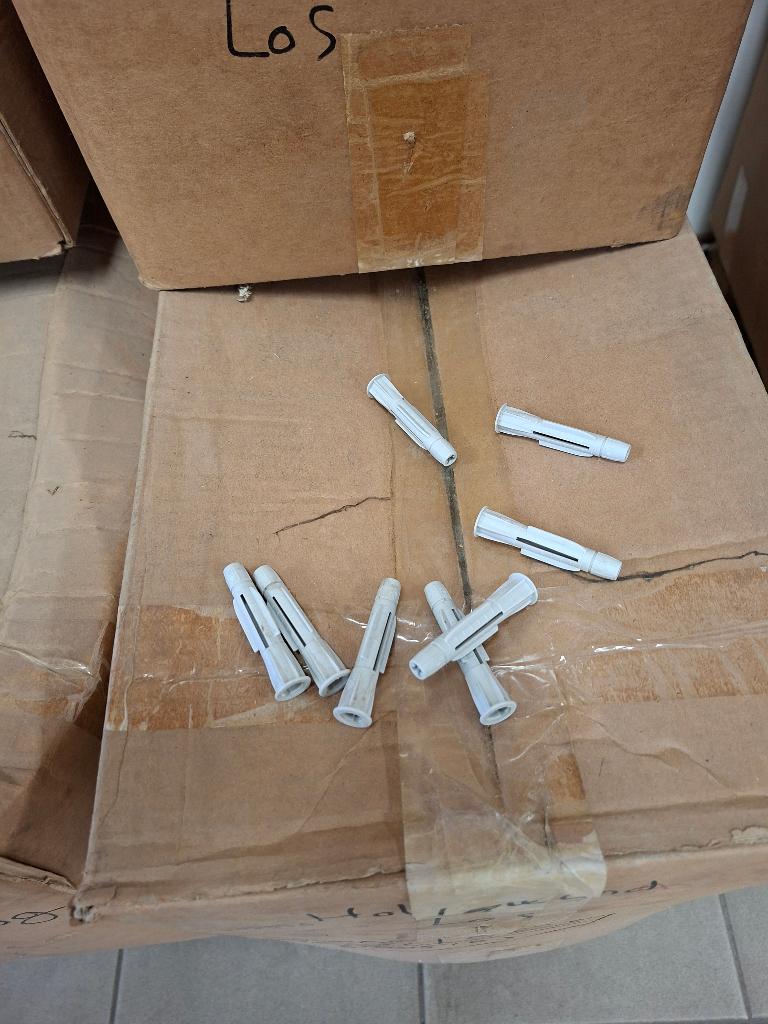 pluggen 10x61, Doe-het-zelf en Verbouw, IJzerwaren en Bevestigingsmiddelen, Ophalen, Nieuw, 50 tot 100 mm, Pluggen