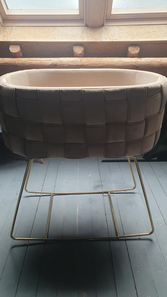 Nette z.g.a.n.grote wieg taupe met goudkleurig onderstel, Kinderen en Baby's, Babywiegjes en Ledikanten, Ophalen, Zo goed als nieuw