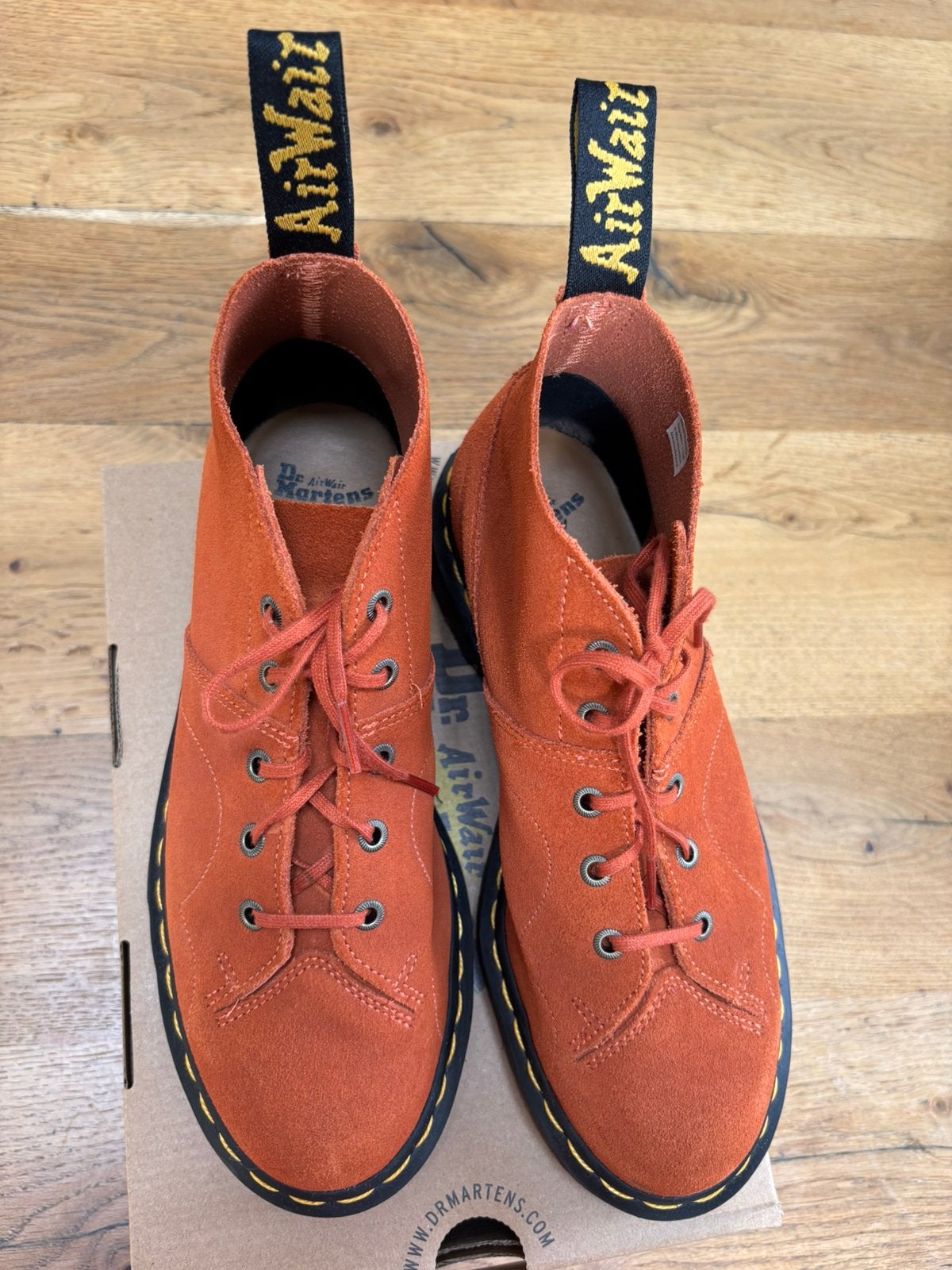 Als nieuw! Suede Dr Martens, maat 39, model ‘church’,, Lage of Enkellaarzen, Oranje, Ophalen of Verzenden, Zo goed als nieuw