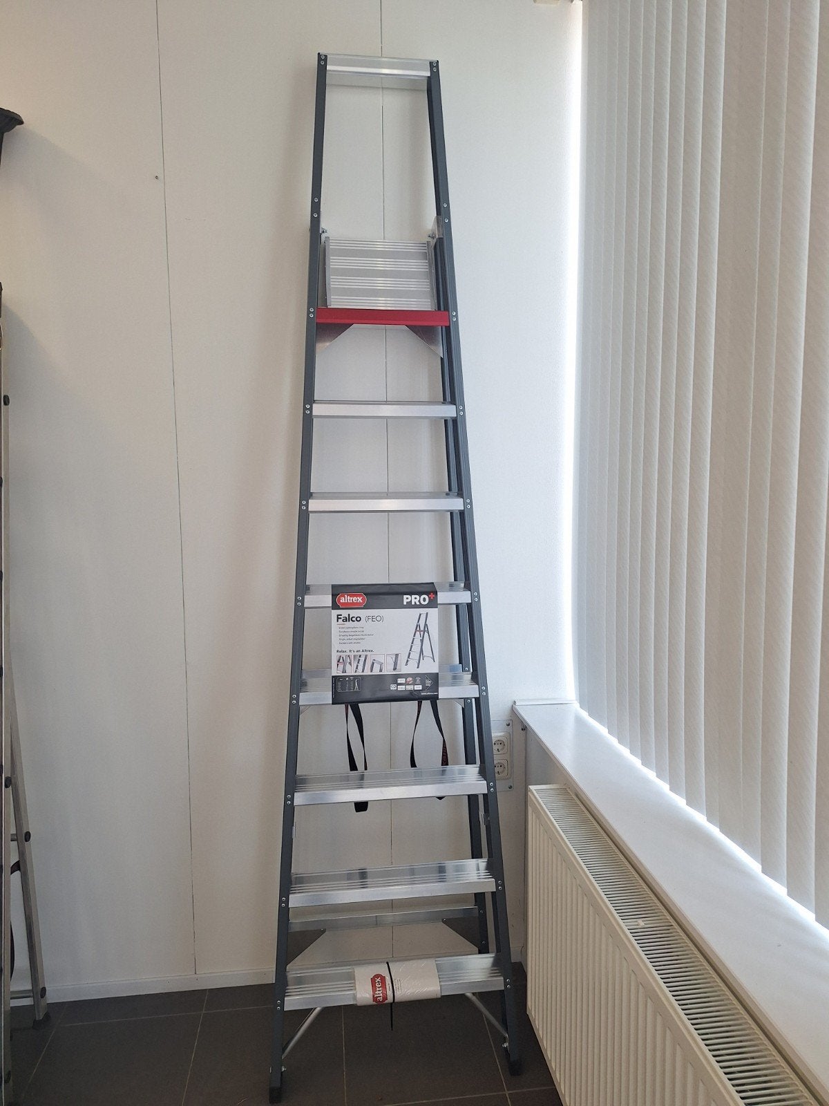 Nieuwe Altrex Falco PRO+ Ladder - 8 treden, Doe-het-zelf en Verbouw, Ophalen of Verzenden, Nieuw, Ladder, 2 tot 4 meter