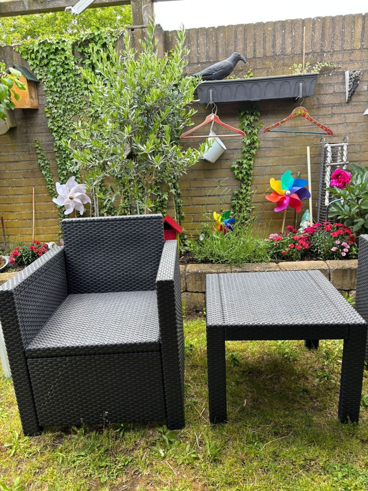 Zwarte Wicker Tuinstoel met Bijzettafel, Ophalen of Verzenden, Zo goed als nieuw, Wicker, Bijzettafel
