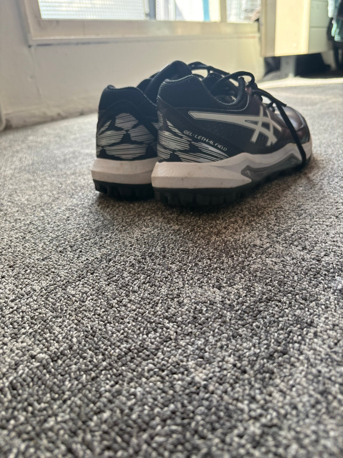 ASICS GEL-LETHAL FIELD Hockeyschoenen - Maat 42, Ophalen of Verzenden, Gedragen, Sportschoenen, Zwart