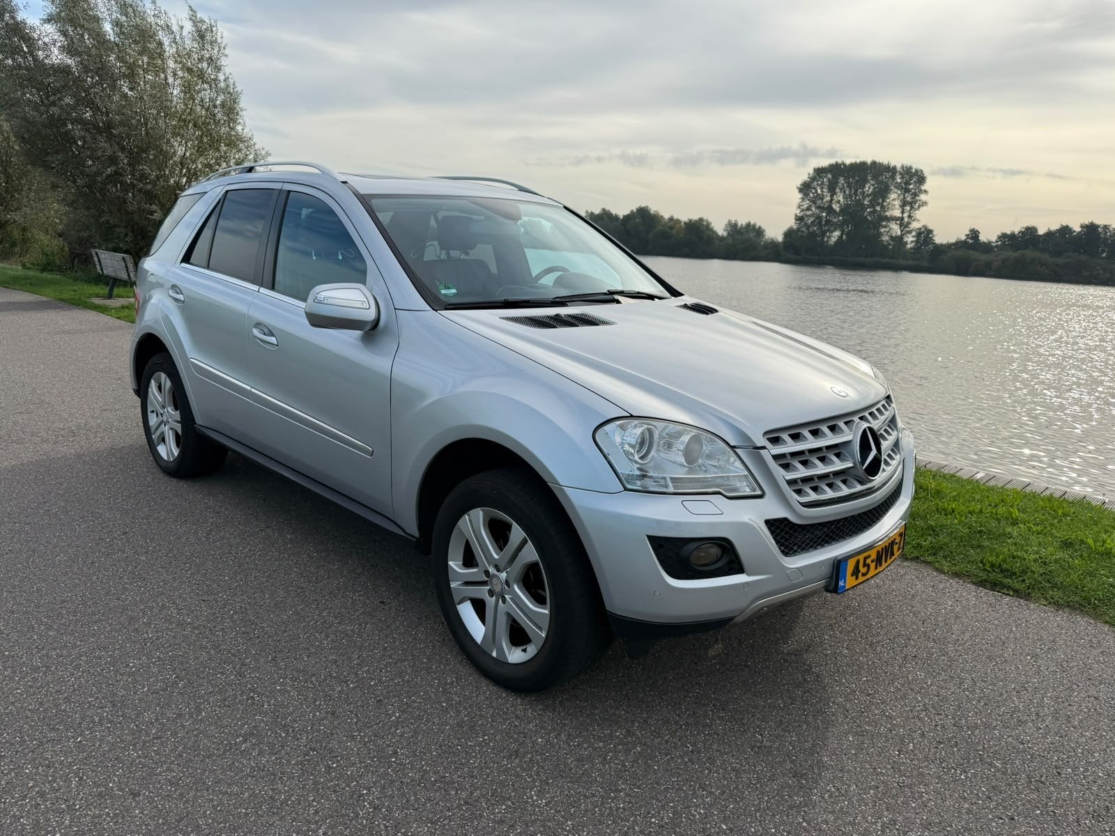 Mercedes-Benz M-Klasse 3.5 Ml350 4MATIC AUT 2010 Grijs, Auto's, Automaat, Zwart, Leder, 272 pk