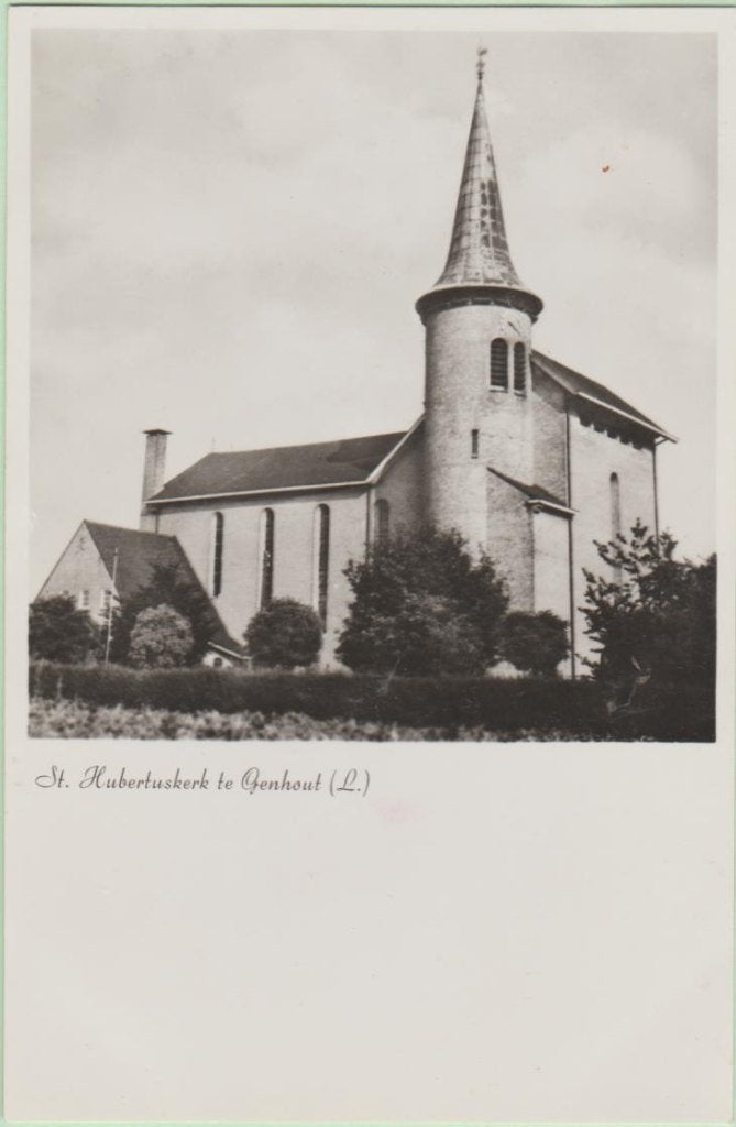 Genhout (L) Hubertuskerk ca. 1940 foto Hub. Leufkens., Ophalen, 1940 tot 1960, Ongelopen, Limburg