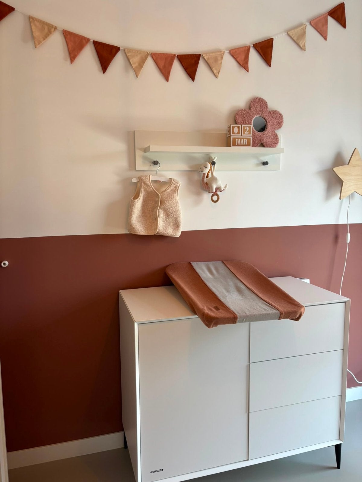 Foto 8 van Kidsmill Lasse Babykamer wit: Ledikant, Commode, Kledingkast