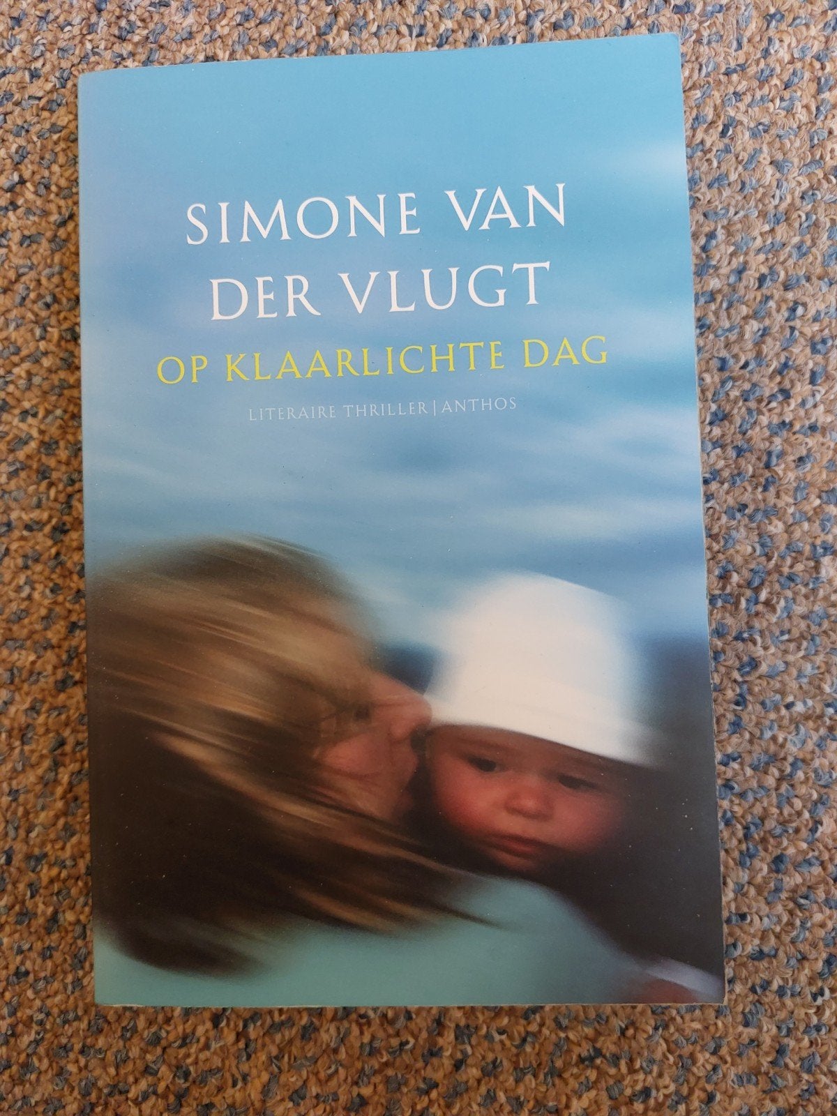 Simone van der Vlugt - Op klaarlichte dag ( thriller, Ophalen of Verzenden, Zo goed als nieuw, Simone van der Vlugt, Nederland