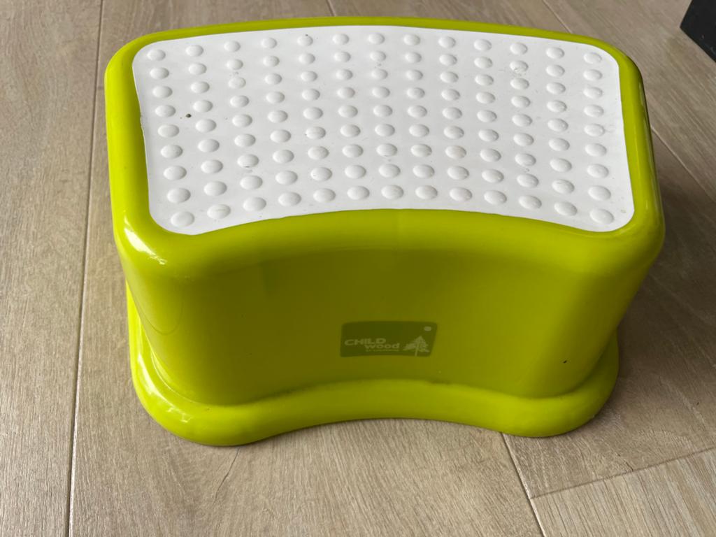 GRATIS Opstapje voor kindjes - 13 cm hoog, Ophalen, Gebruikt