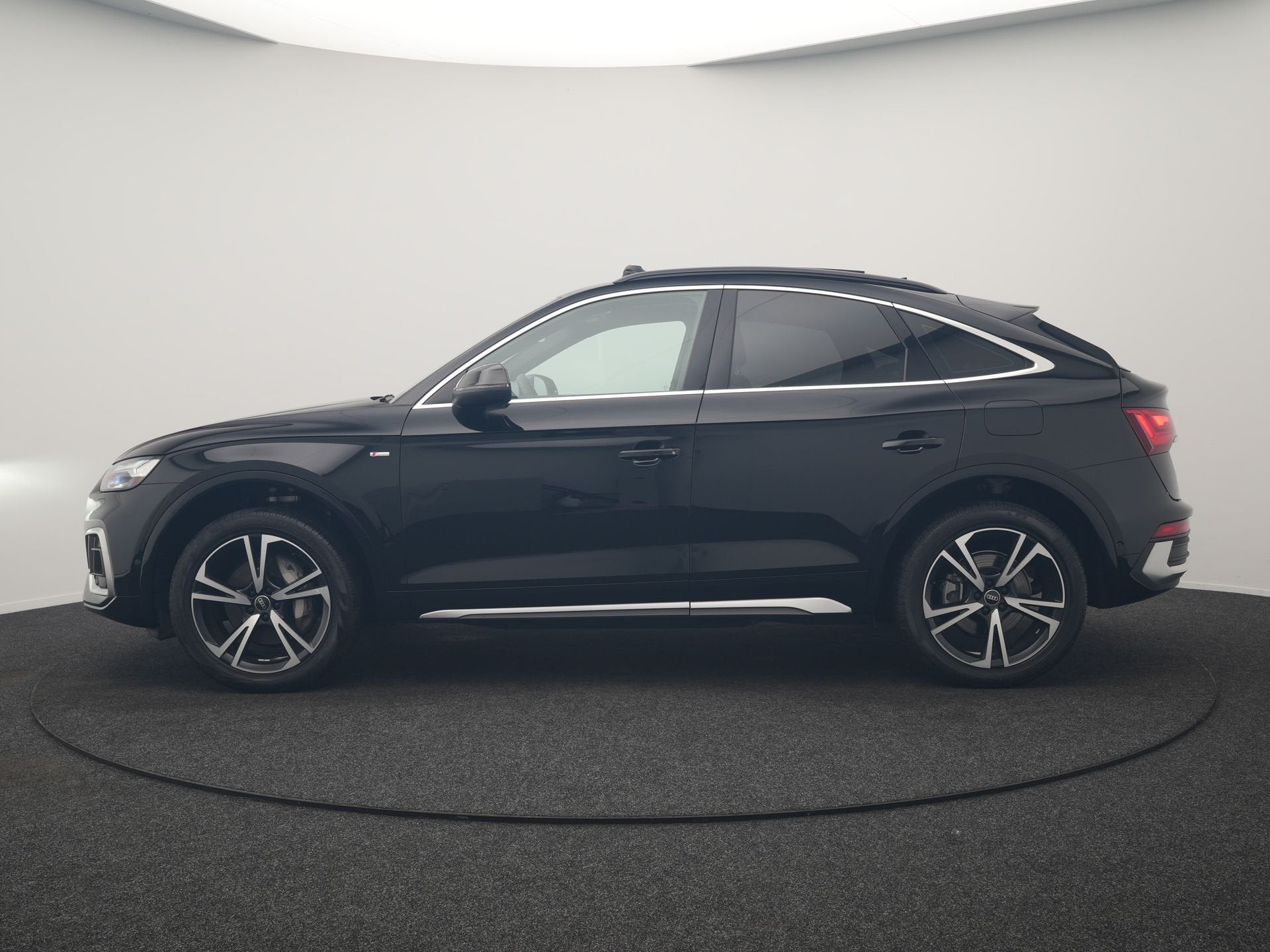 Audi Q5 Sportback 50 TFSI e 2x S Line PHEV 300pk Dealer O.H., Auto's, Audi, Automaat, Gebruikt, Zwart, 4 cilinders