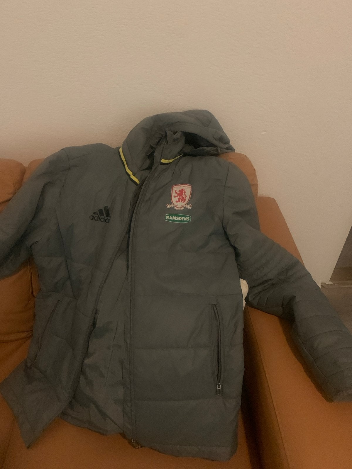 Adidas Middlesbrough FC winterjas - Maat M, Ophalen, Zo goed als nieuw, Maat 48/50 (M), Grijs