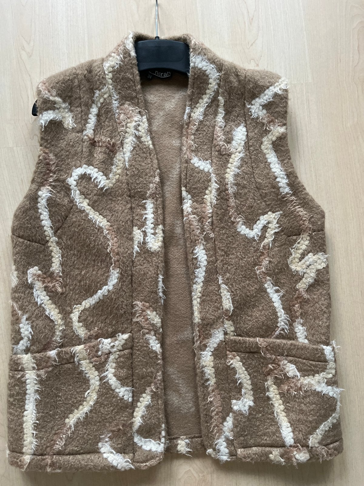 Norah Gilet Maat 34 (valt als 38) Gebroken Wit/Beige, Ophalen of Verzenden, Zo goed als nieuw, Maat 38/40 (M), Beige