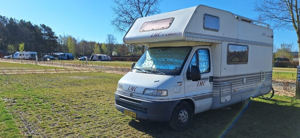 LMC camper 6 pers met stalling (ter overname), Caravans en Kamperen, Chemisch toilet, Alkoof, Ringverwarming, Fiat