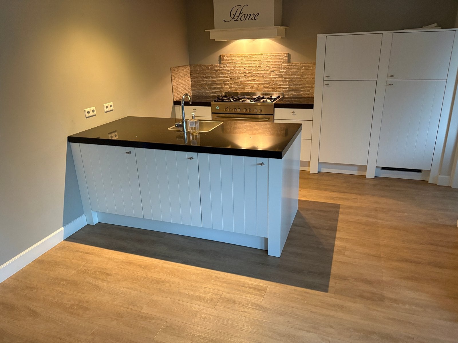 Complete Keuken met Kookeiland en Apparatuur