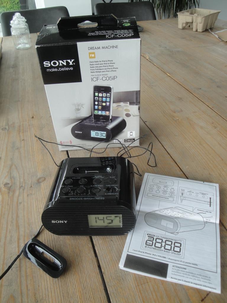 SONY WEKKERRADIO met OPLADER, Witgoed en Apparatuur, Wekkers, Ophalen of Verzenden, Gebruikt, Digitaal