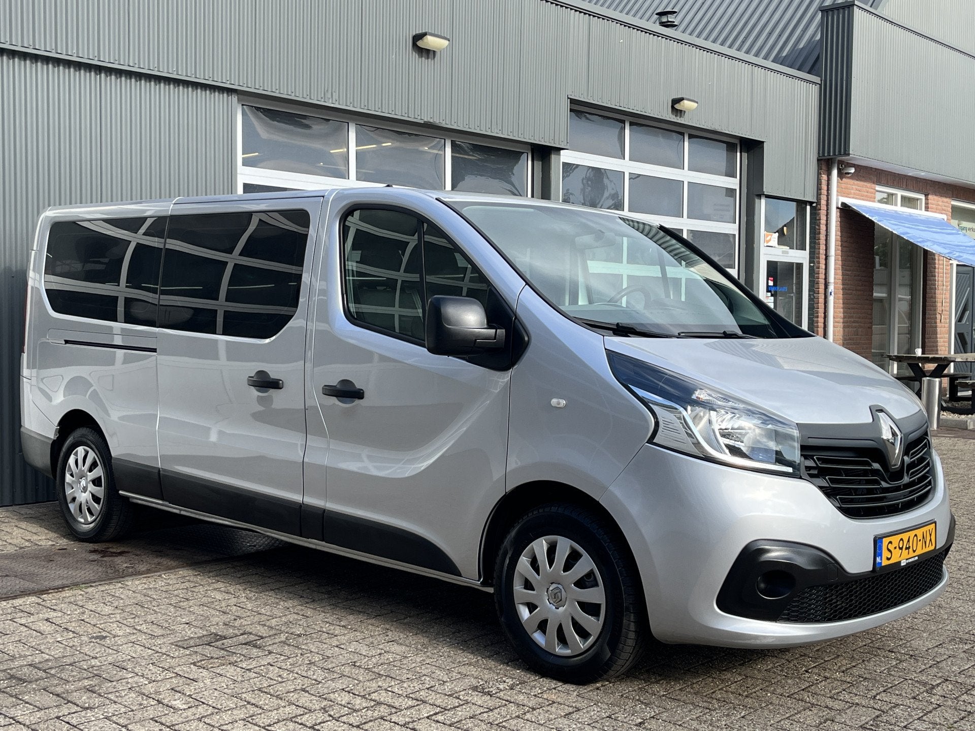 Renault Trafic Passenger 1.6 dCi Euro 6 BTW / BPM vrij marge, Auto's, Renault, Voorwielaandrijving, Stof, Gebruikt, 2000 kg