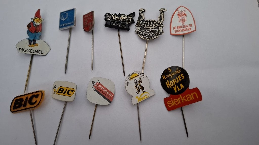 Vintage speldjes 11 stuks o.a. BIC en Venz, Verzamelen, Ophalen of Verzenden, Gebruikt, Merk, Speldje of Pin